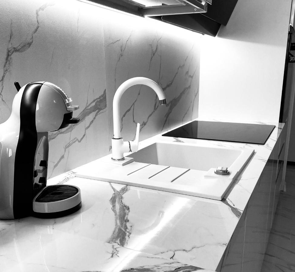 Studio Six Umag Luaran gambar